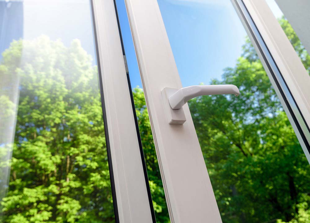 Műanyag ablakokkal energiatakarékosan és biztonságban élhet!