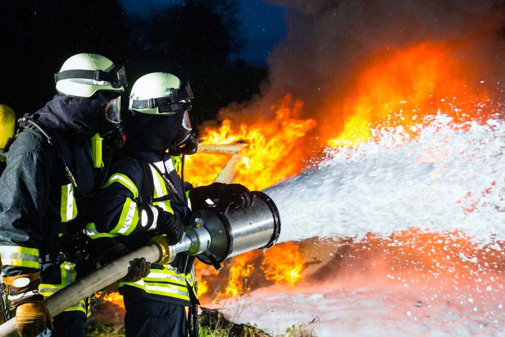 Mikor lehet szükség habképző anyagokra a tűzoltás során?