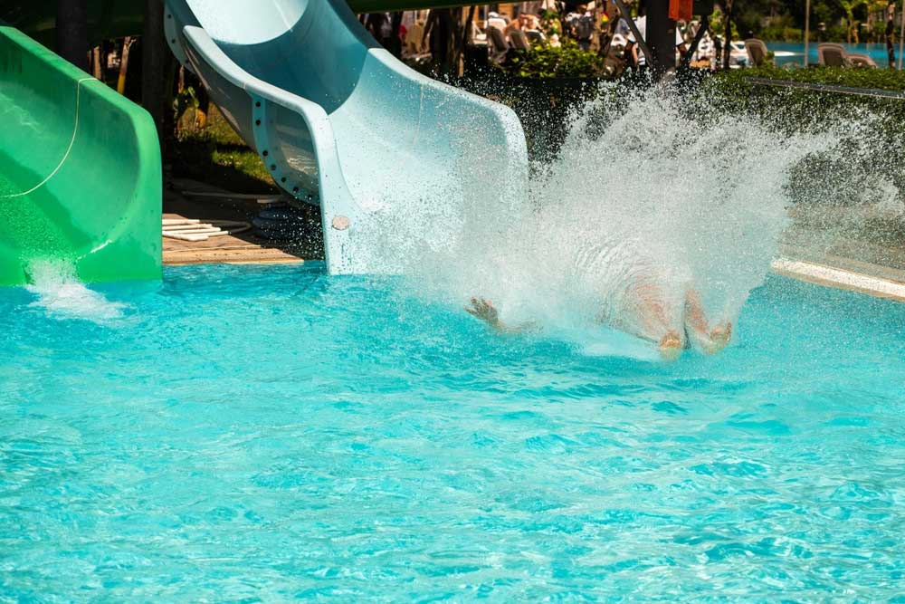 Kültéri medence csúszda