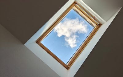 Kényelem és hatékonyság – Miért a motoros tetőablak a legjobb befektetés?