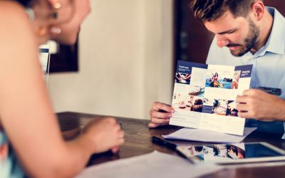 Digitális detox a marketingben – Miért hódít újra a nyomtatott prospektus?